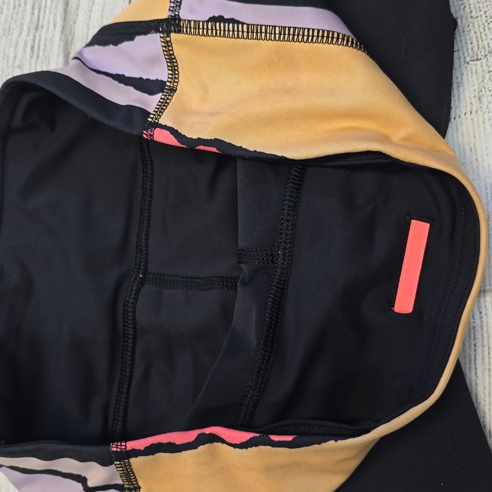 EUC 💎 Lululemon Run:Inspire Crop II *Block-It Pocket Black/Bleacher Stripe SZ 6 - Picture 8 of 10